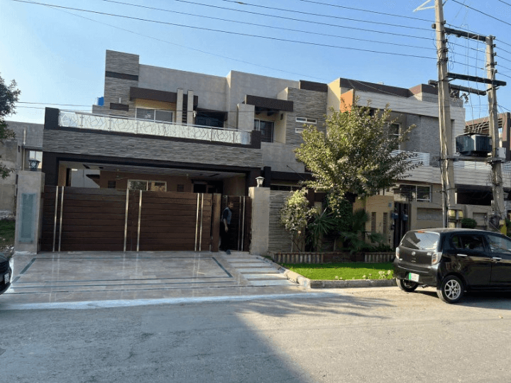 15 Marla Double Storey House for Sale in Valancia Society Lahore