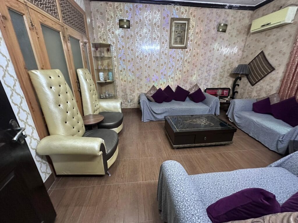 Drawing Room in 10 Marla house for sale in Punjab Govt. Society Phase 2, Lahore