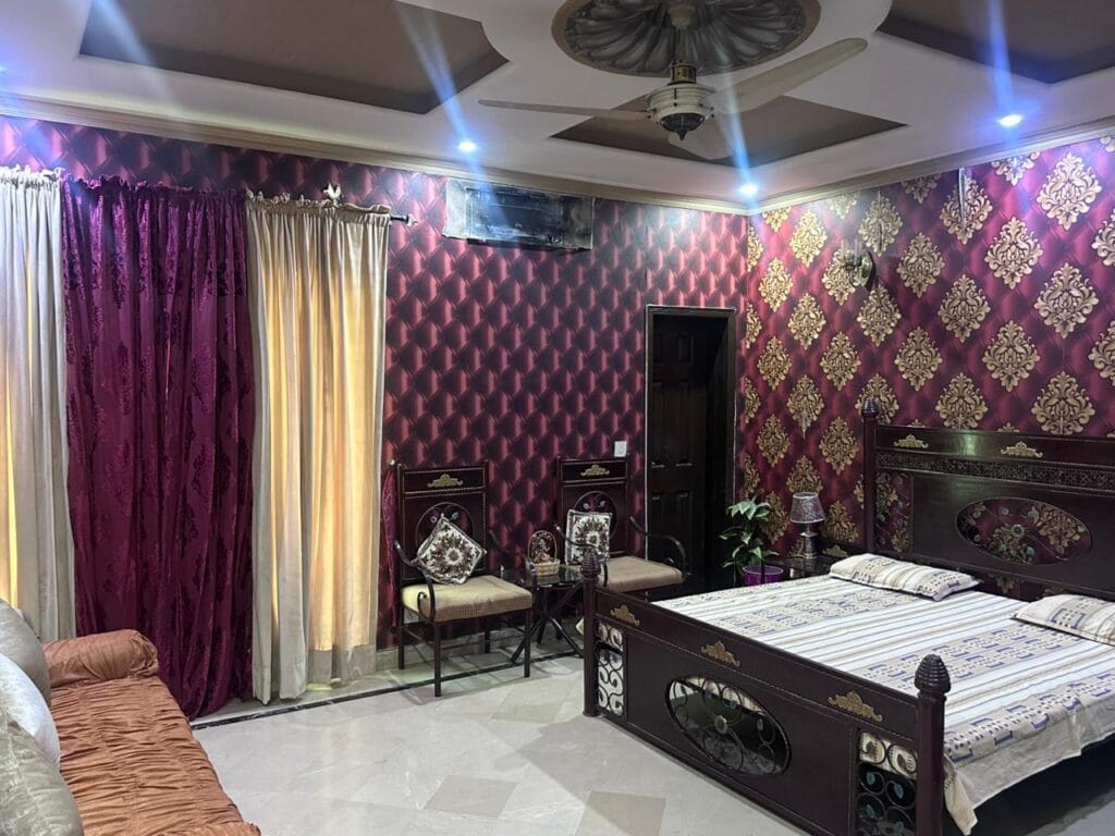 Bedroom 1 in 10 Marla house for sale in Punjab Govt. Society Phase 2, Lahore